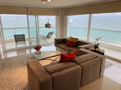 Apartamento en alquiler temporada 2024 Aquarela 4 dormitorios y dep. de servicio Playa Mansa