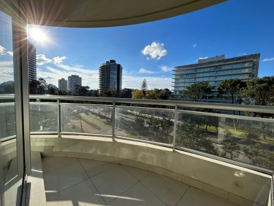 Ocean Drive Apartamento en venta tres dormitorios, full amenities