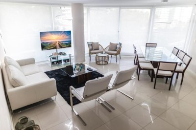 Apartamento de 3 dormitorios mas dep. de servicio Roosevelt playa brava