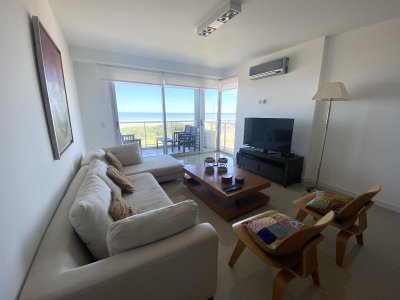 Apartamento en alquiler temporal, penthouse con parrillero 3 dormitorios- Playa Brava