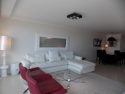 Imperiale apartamento en venta de 3 dormitorios con vista al mar- Playa Brava