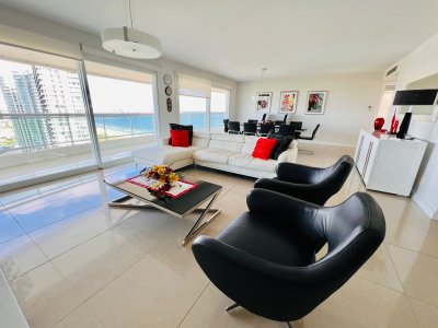 Apartamento Playa Mansa Aquarela 4 suite y dependencia
