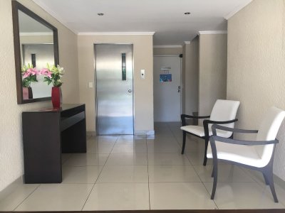 Apartamento de 1 dormitorio en venta en Roosevelt. 