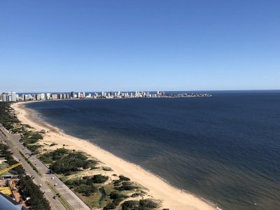 Venta y alquiler anual exclusivo Pent House Aquarela  3 dormitorios y dep. 