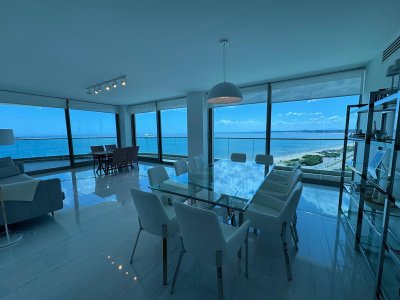 Fendi, Esquinero en venta a Punta Ballena de 4 dormitorios impresionante vista. 