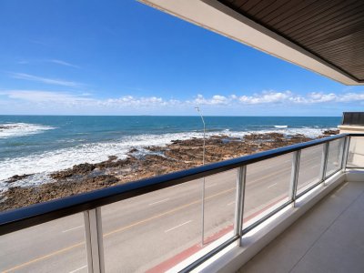 Apartamento frente al mar tres dormitorios mas dependencia