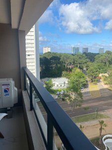 Alquiler anual de apartamento de 1 dormitorio. Punta del Este. 