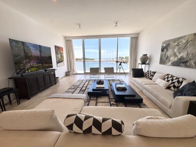 Delamar Pent House en venta con piscina y parrilla propia. La Barra. 