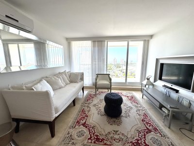 Apartamento de 1 dormitorio en venta. Punta del Este. Torre Yoo