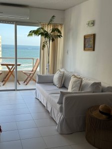 Alquiler de verano. 1 dormitorio, vista al mar, servicio de playa en brava. 