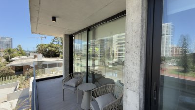 A estrenar apartamento de tres dormitorios en Punta del Este. Piscina Gimnasio