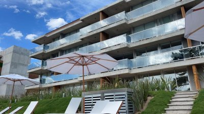 Apartamento en venta Punta del Este. Dos dormitorios y dos baños. Con amenities.  