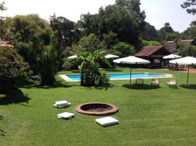 Casa en alquiler temporal con piscina. 4 dormitorios - Paradas- Punta del Este