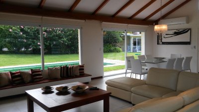 Casa en venta y alquiler. 4 dormitorios- Mansa Punta del Este