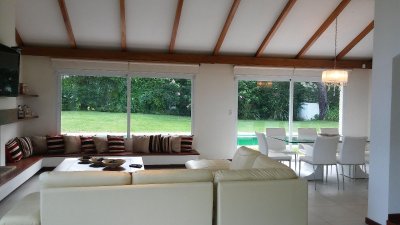 Casa en venta y alquiler. 4 dormitorios- Mansa Punta del Este