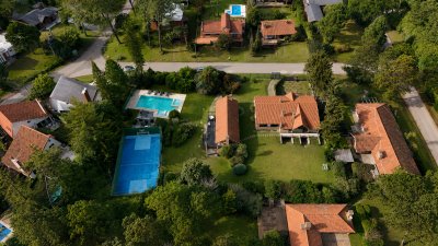 Casa en venta  9 dormitorios piscina barbacoa y cancha de padel. Punta del Este.