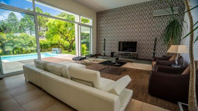 En Venta y Alquiler exclusiva casa en Barrio Privado 