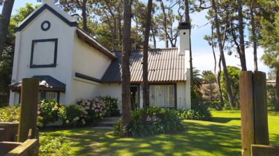 Casa en venta de tres dormitorios Punta del Este.