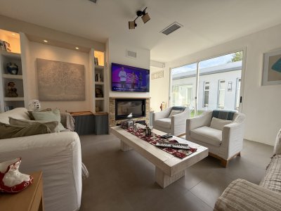 Casa a estrenar en alquiler de verano. 3 dormitorios piscina y barbacoa 