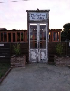 Casa De 2 Dormitorios + Local Comercial