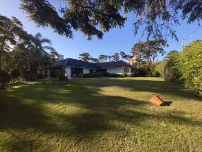 Casa en venta de 4 dormitorios en Punta del Este 