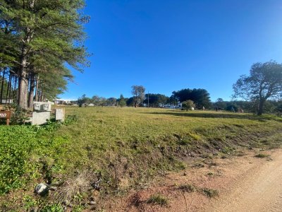 Terreno en venta de 2004 metros en Chacras del Pinar Maldonado 