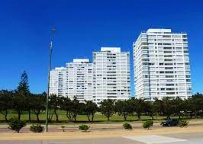 Apartamento 3 dormitorios en alquiler. Punta del este.