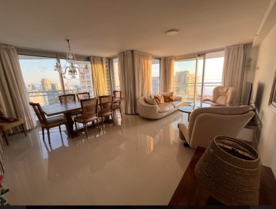 VENTA DE APARTAMENTO EN EDIFICIO SUNRISE PUNTA DEL ESTE 3 SUITES 