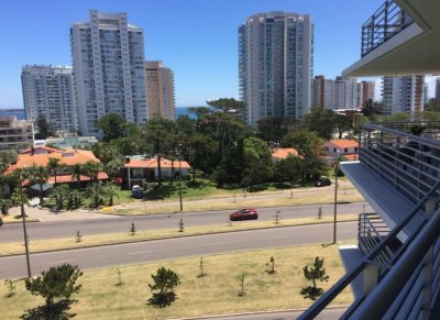 VENTA DE APARTAMENTO DE 2 SUITES EN ALEXANDER BOULEVAD EN MANSA PUNTA DEL ESTE 