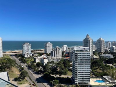 Departamento de 3 dormitorios más dependencia Roosevelt Punta del Este 