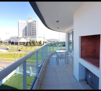 VENTA DE APARTAMENTO DE 3 DORMITORIOS EN EDIFICIO CASINO TOWER PUNTA DEL ESTE 