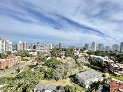 PISO ALTO EN VENTA EN AIDY GRILL PUNTA DEL ESTE APARTAMENTO DE 2 DORMITORIO CON VISTA AL MAR