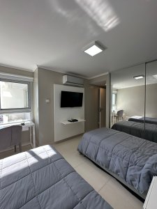MIAMI BOULEVARD PUNTA DEL ESTE APARTAMENTO VENTA 3 DORMITORIOS Y DEPENDENCIA MANSA PUNTA DEL ESTE 