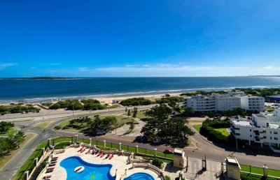 VENTA DE APARTAMENTO DE 3 Y DEPENDENCIA EN EDIFICIO LE JARDIN PUNTA DEL ESTE