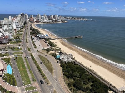 VENTA DE PETHOUSE DE 6 DORMITORIOS EN EDIFICIO MILLENIUM TOWER PUNTA DEL ESTE 