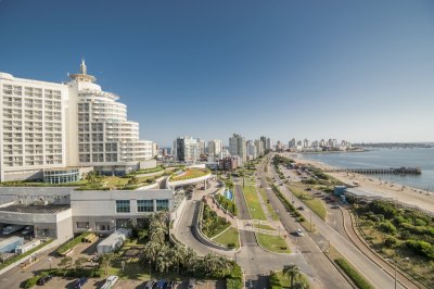 VENTA EN MILLENIUM TOWER FRENTE AL MAR EN VENTA DE 3 SUITES EN MANSA PUNTA DEL ESTE 
