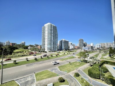 VENTA DE APARTAMENTO DE 2 DORMITRIOS EN MANSA A PASOS DE ENJOY