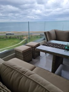 VENTA DE APARTAMENTO DE 3 SUITES EN EDIFICIO POSEIDON LAGUNA PUNTA DEL ESTE 