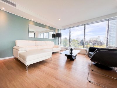 VENTA DE APARTAMENTO DE 3 SUITES EN EDIFICIO ALEXANDER BOULEVARD PUNTA DEL ESTE 