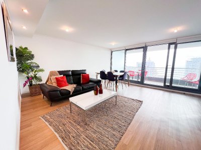 VENTA DE APARTAMENTO DE 2 SUITES EN PISO ALTO EN EDIFICIO ALEXANDER BOULEVARD PUNTA DEL ESTE 