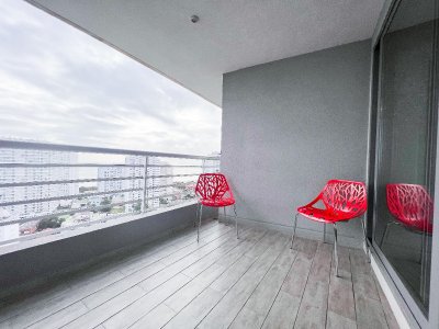 VENTA DE APARTAMENTO DE 2 SUITES EN PISO ALTO EN EDIFICIO ALEXANDER BOULEVARD PUNTA DEL ESTE 