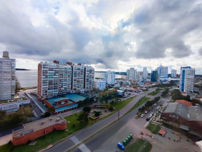 VENTA DE APARTAMENTO DE 3 DORMITORIOS EN SUITE EN IMPERIALE PUNTA DEL ESTE 