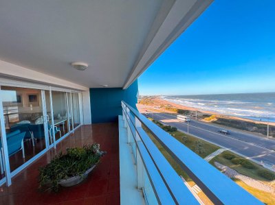 VENTA DE APARTAMENTO DE 3 DORMITORIOS FRENTE AL MAR EN BRAVA PUNTA DEL ESTE