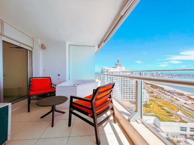 VENTA DE APARTAMENTO DE 2 DORMITORIOS EN MANSA EN EDIFICIO SEASONS TOWER PUNTA DEL ESTE 