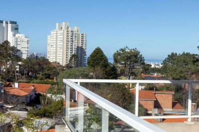 APARTAMENTO A PASOS DEL MAR EN VENTA DE 1 DORMITORIO CON PARRILLERO PROPIO