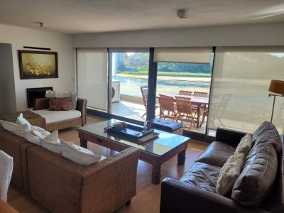 Apartamento de 2 dormitorios en alquiler frente a la laguna