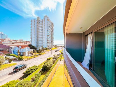 VENTA DE APARTAMENTO DE 1 DORMITORIO EN EDIFCIO ALEXANDER COLLECTION PLAYA MANSA PUNTA DEL ESTE 