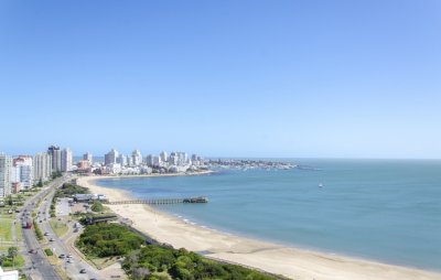 PENTHOUSE EN VENTA DE 5 DORMITORIOS EN EDIFICIO PRIMERA LINEA PUNTA DEL ESTE