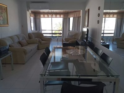 Se vende apartamento de 3 dormitorios en península punta del este 