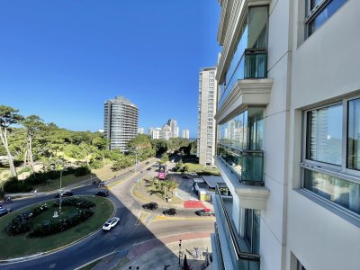 VENTA DE APARTAMENTO DE 2 DORMITORIOS EN PLACE LAFAYETTE PUNTA DEL ESTE